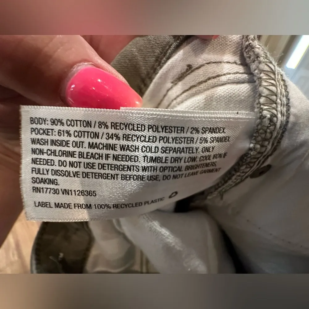 Universal Thread women’s camo jean - Image 5