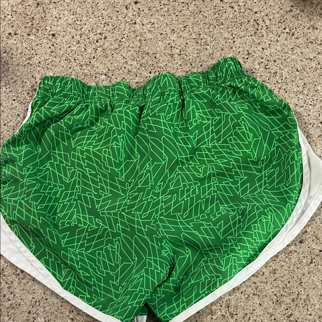 Nike Green and White Women's Athletic Shorts Oregon - Image 3