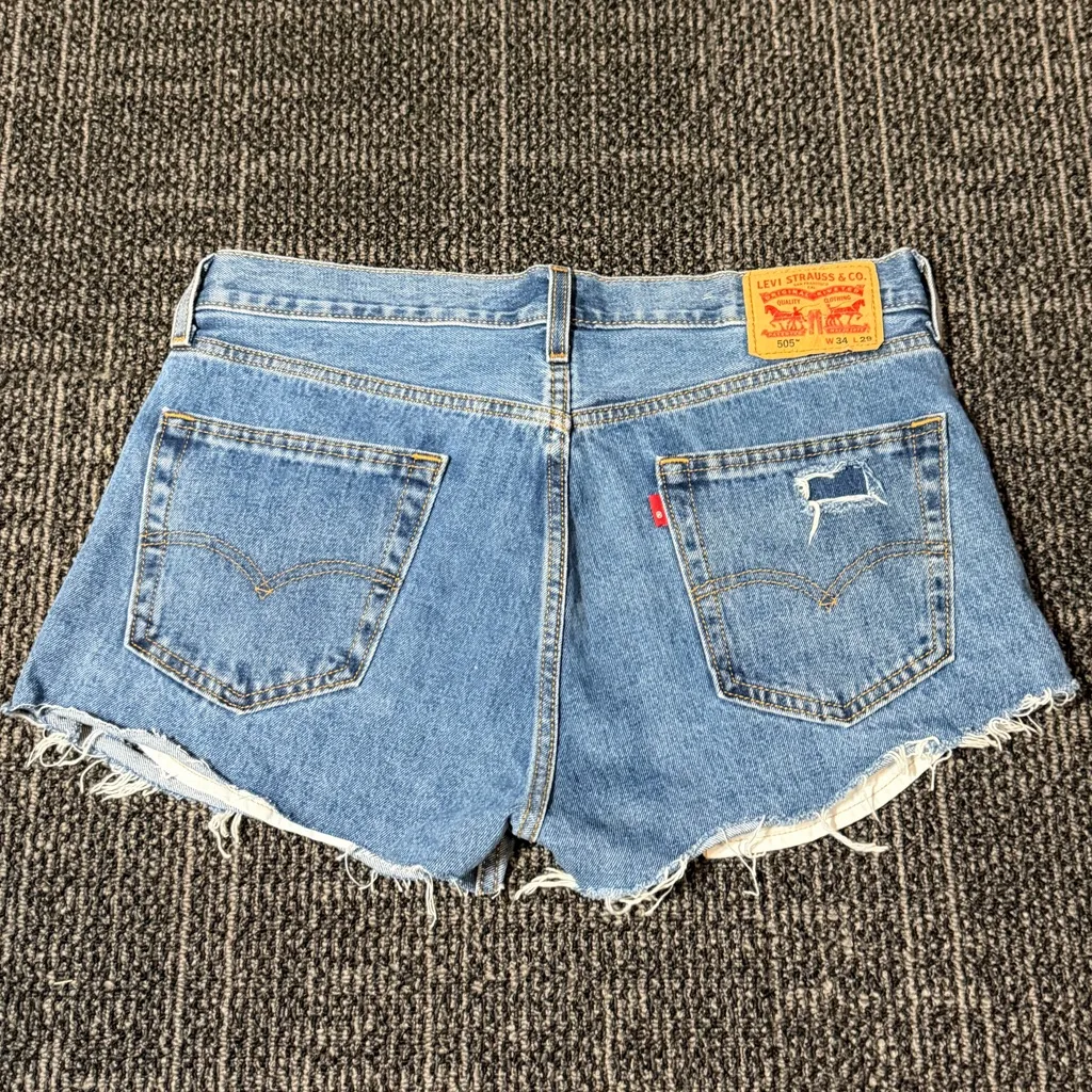 Levi's 505 Cut-off Distressed Jean Shorts Size 34 - Image 3