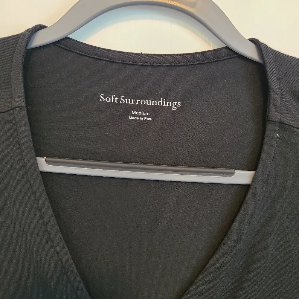 Soft Surroundings Size Medium Tahira V-Neck Long Sleeve Tunic Top Black Women's - Image 3