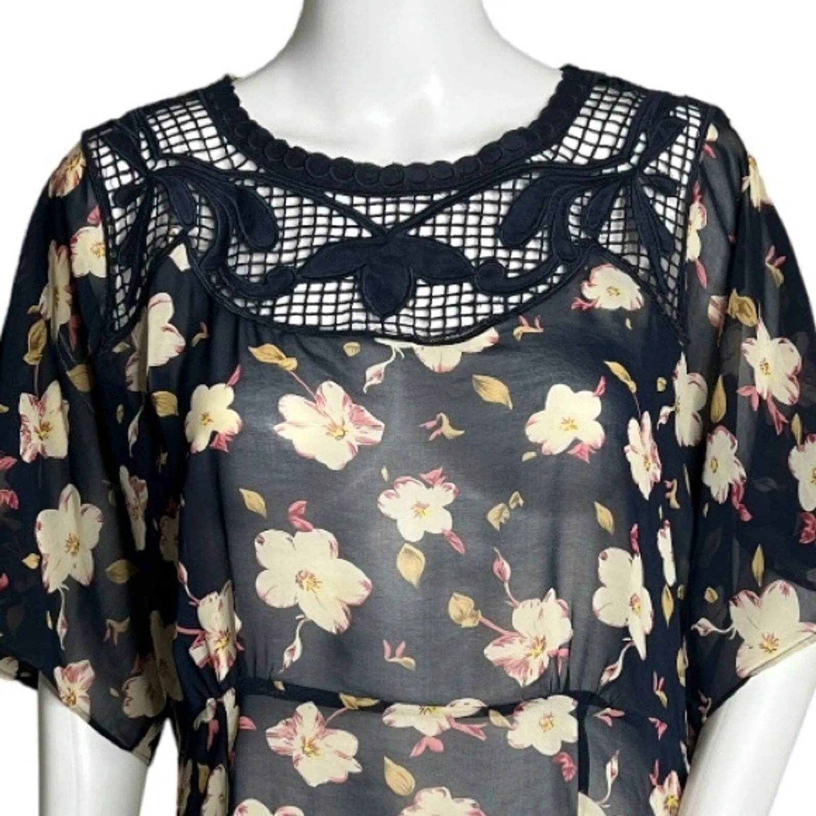 Anthropologie Meadow Rue Shirt Women‎ Medium Black Pink Floral Crochet Peplum - Image 4