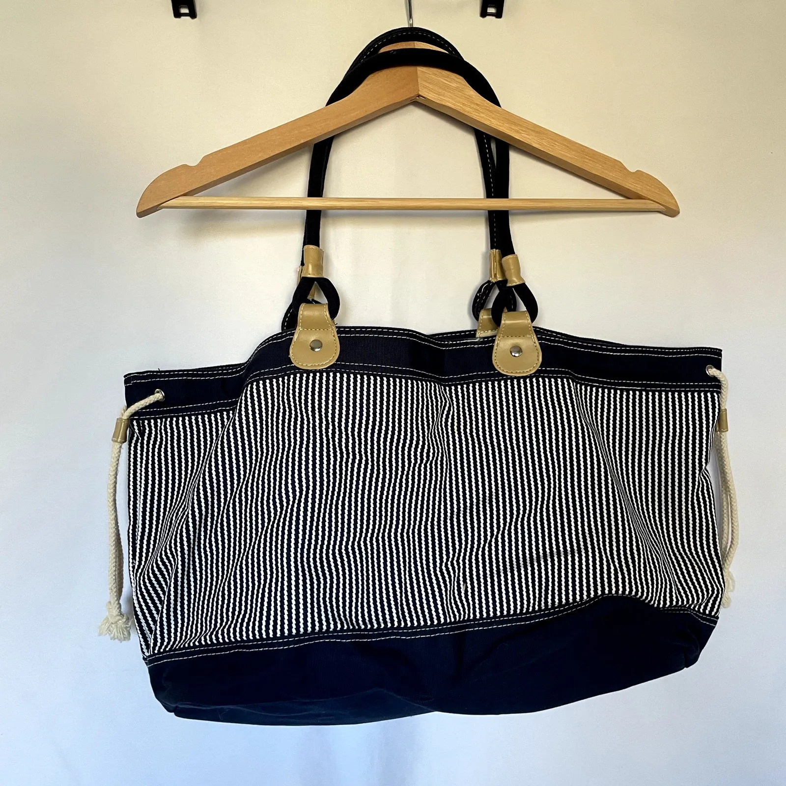 Nautical navy whit striped tote bag spacious anchor charm zippered pockets Blue - Image 3