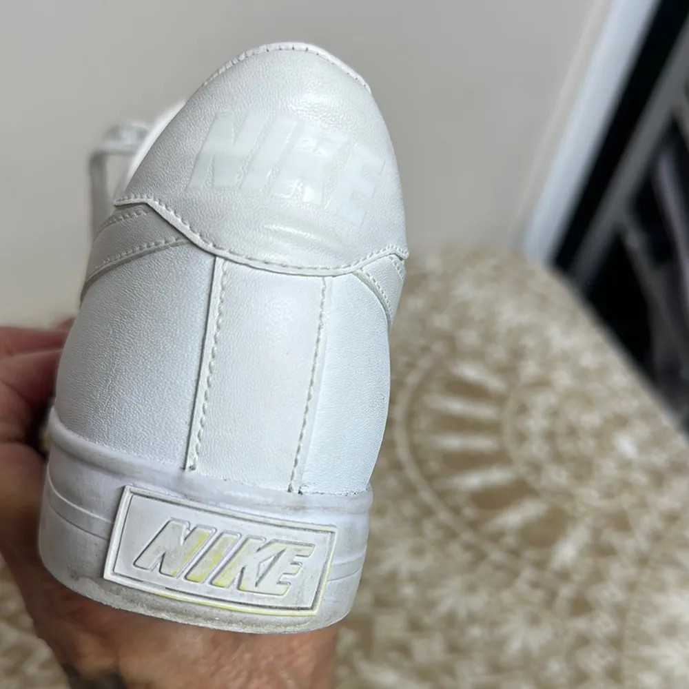 Nike White Athletic Shoes Classic Design - Image 3