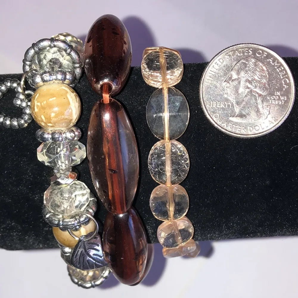 Lot of 3 Silver Tone Glass Beads Plastic Beaded Stretchy Bracelets - Image 4