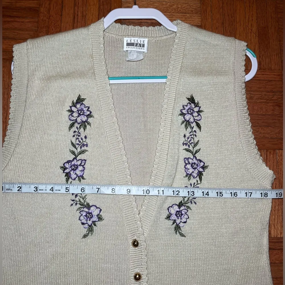 Vintage Leslie Fay Cream Cardigan with Purple Embroidery - Image 6