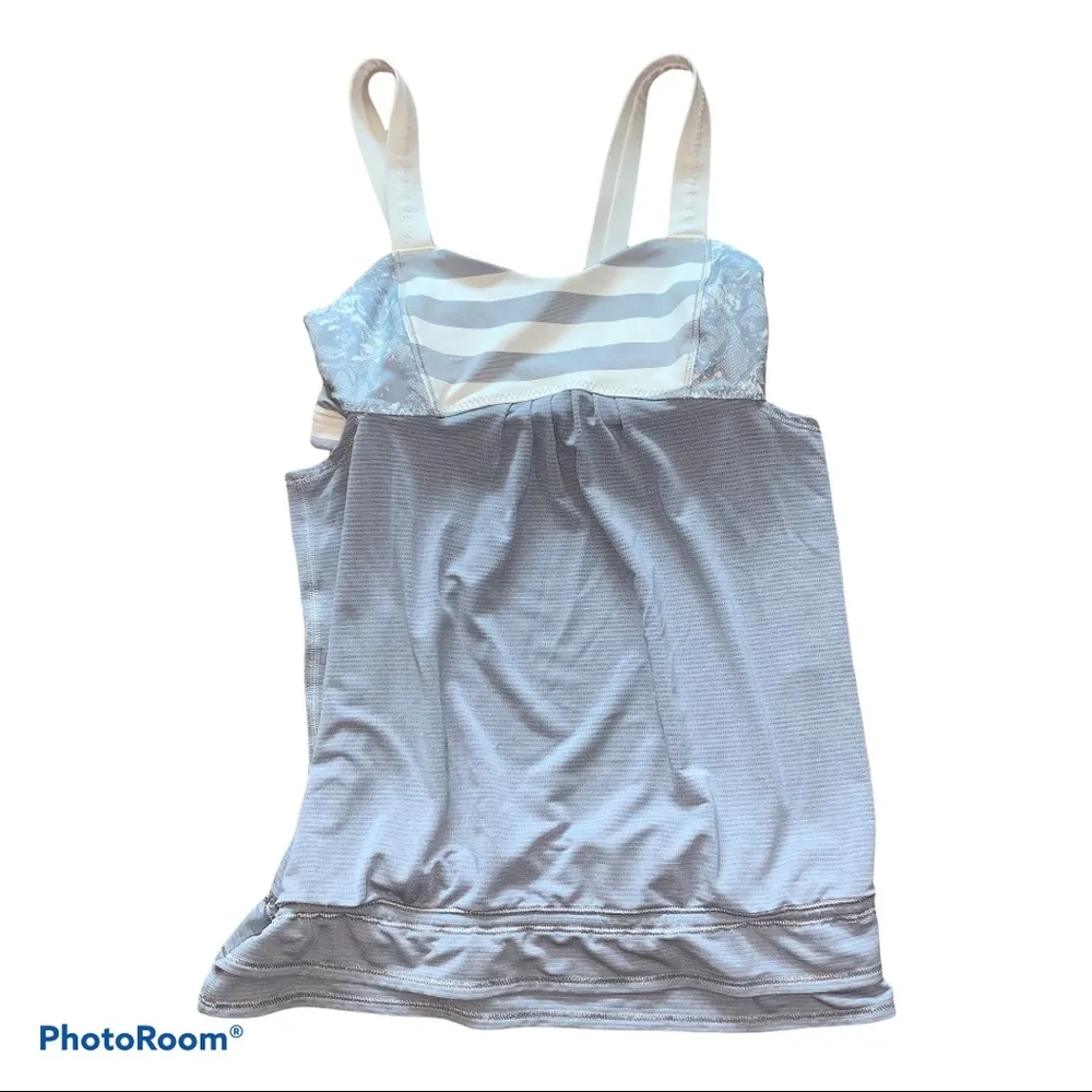 Lululemon Gray & White Back on Track Bra Tank size 4 - Image 4