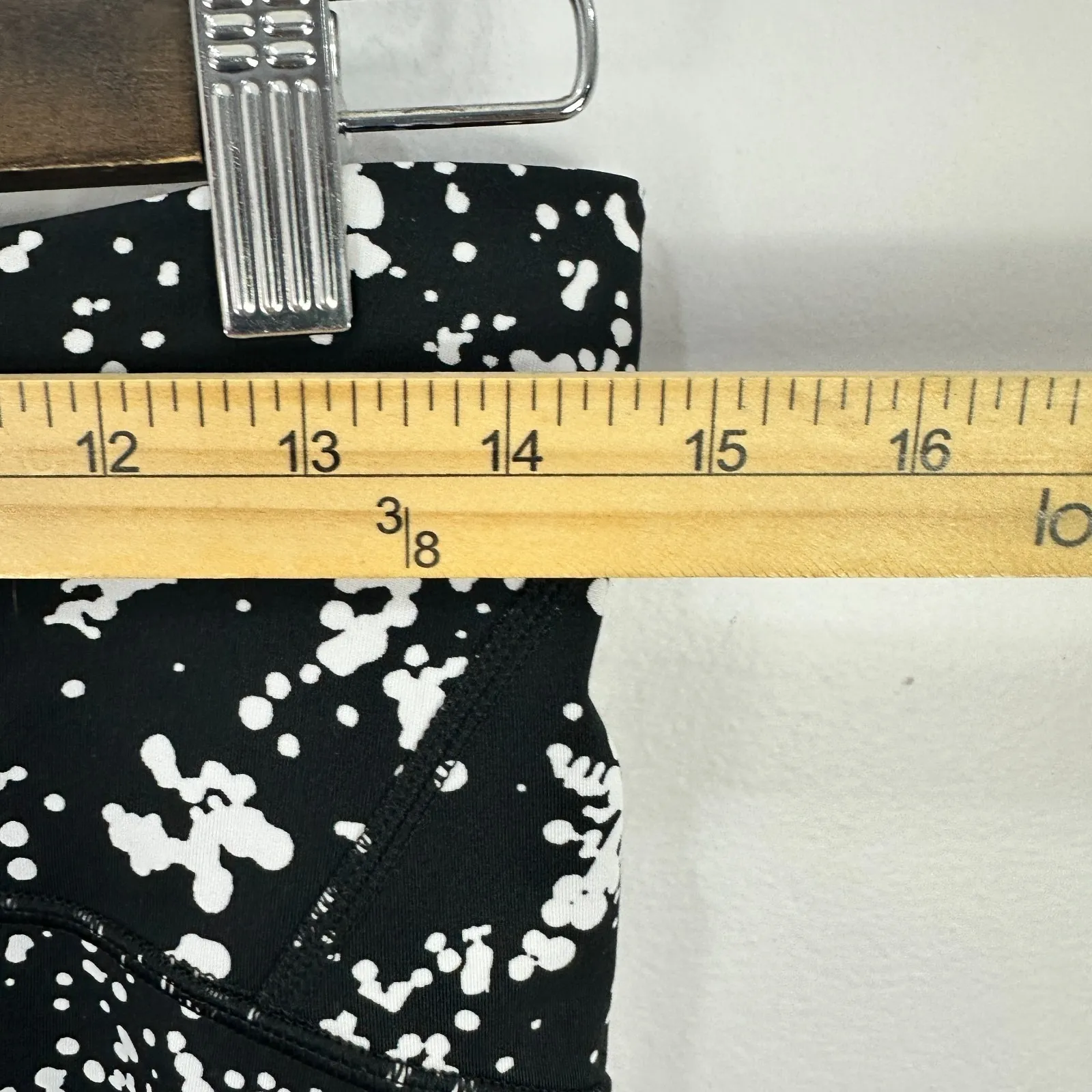 Under‎ Armour HeatGear Compression Leggings Capri L Black White Splatter Y2K Gym - Image 4