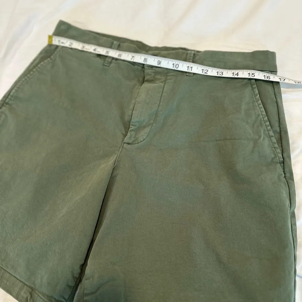 NWOT GAP Womens Dusty Green Sz: 32 - 8” Chino Stretch Shorts. Slash Pockets. - Image 3