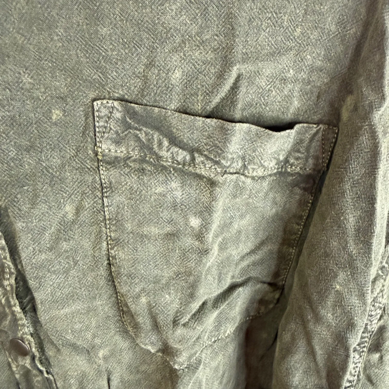 Free People Washed Olive Green Button Down Shirt Long Sleeve Pocket Boho Top XS - Image 3