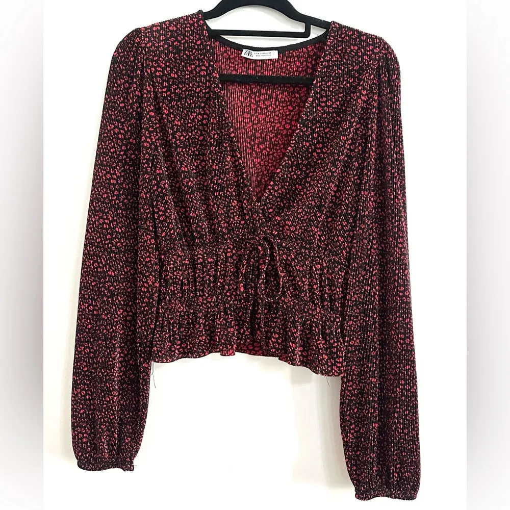 ZARA  Accordion Patterned Crop Blouse Medium - Image 3