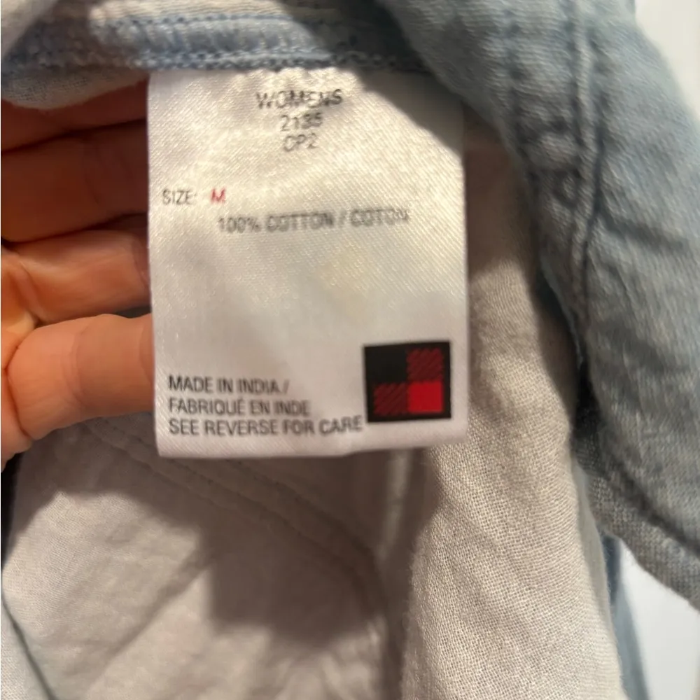 Woolrich Women’s Medium Button down, 100% Cotton - Image 5