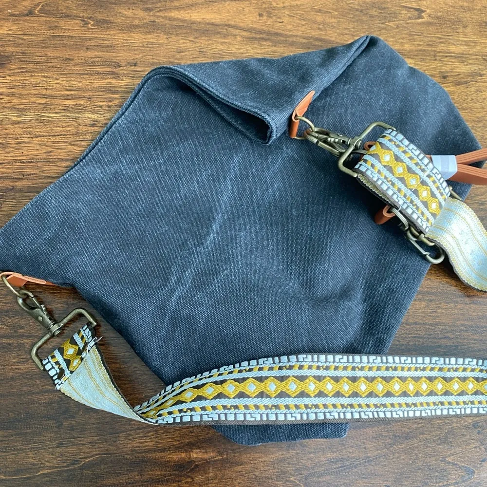 NWOT canvas crossbody (comes with 2 straps!) - Image 4