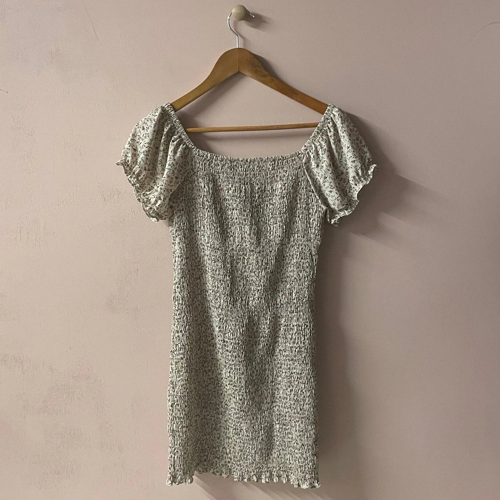 Blush Beige Floral Smocked Bodycon Mini Dress Size L GUC - Image 10