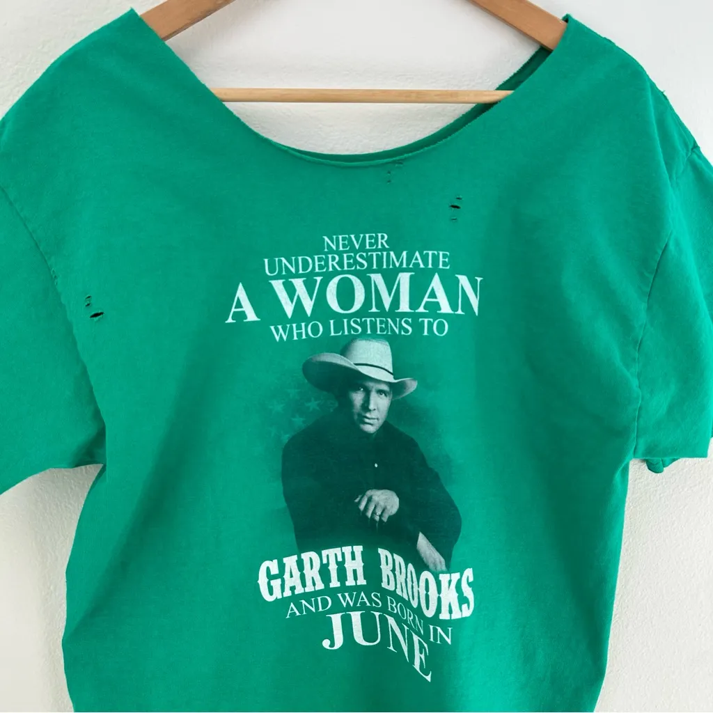 Garth Brooks Country Music Destroyed Off the Shoulder Tee Green Size L - Image 2