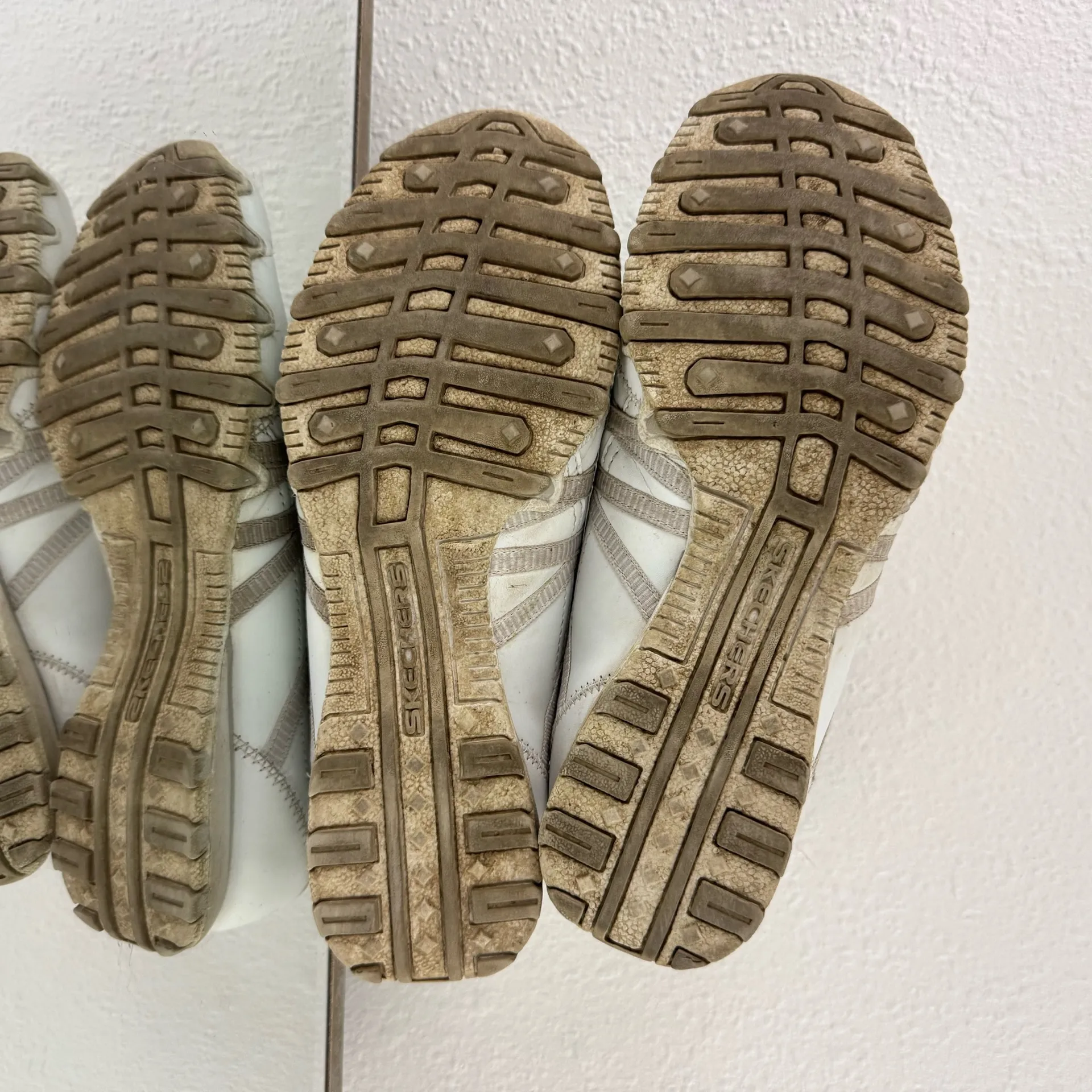 SKECHERS Vintage Y2K 2000s White Leather Sporty Casual Hiking Slip On Shoes - Image 10