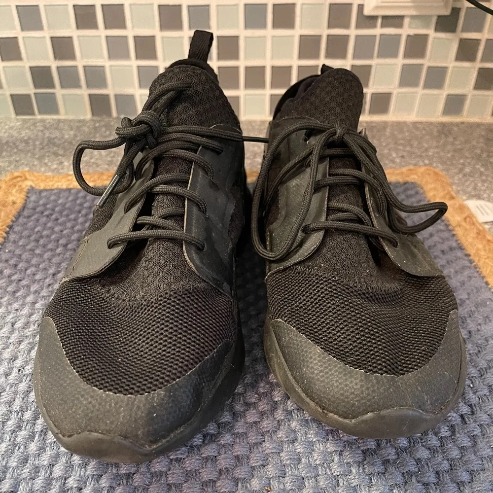 Avia  black women's sneaker memory foam 9.5 - Image 2