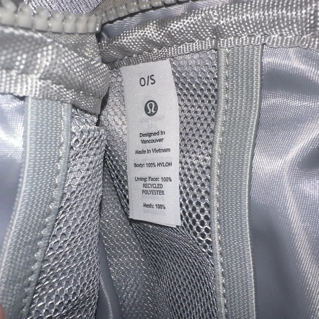 NWOT Lululemon Everywhere Belt Bag 1L - Image 6