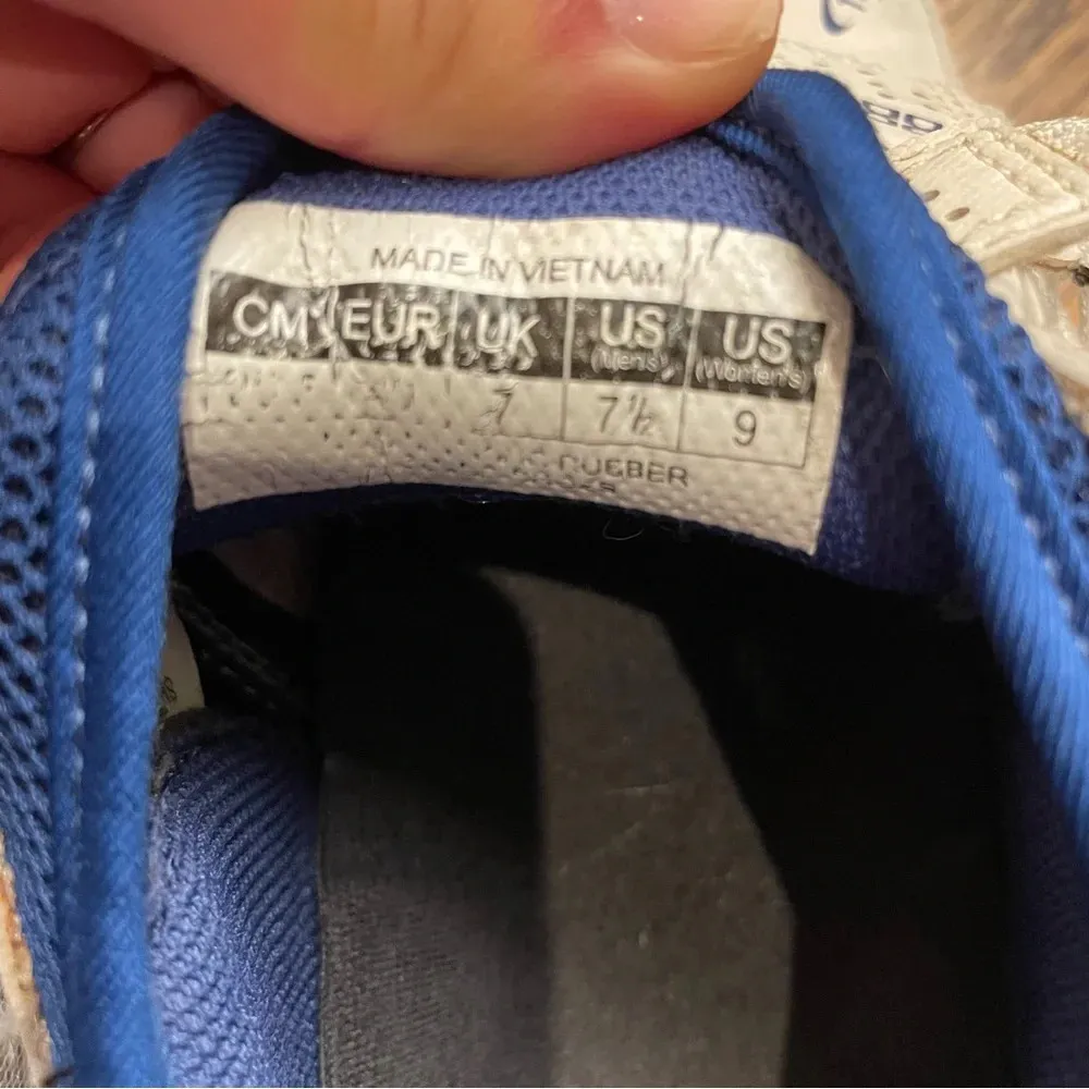 Yonex badminton indoor court shoes Size 9 - Image 4