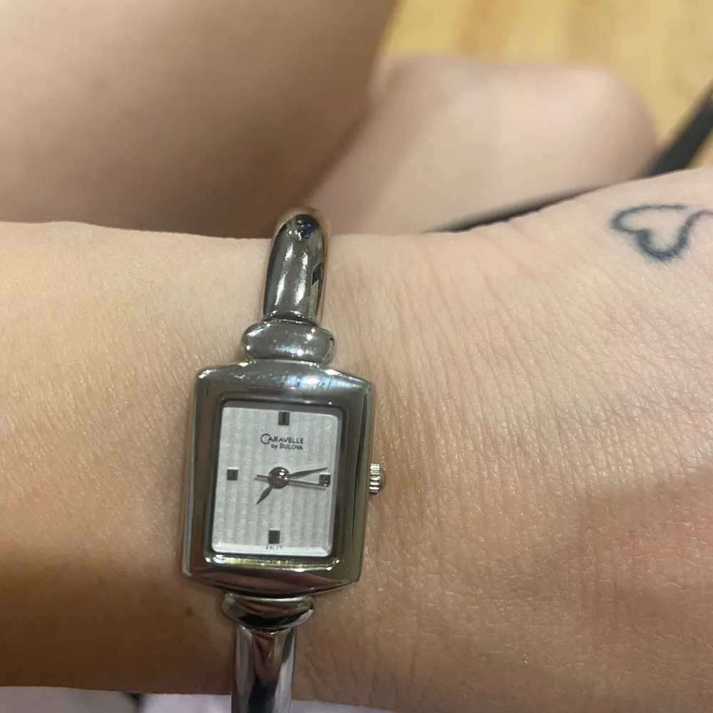 Caravelle by Bullova womens watch - perfect for small wrists,excellent condition - Image 2