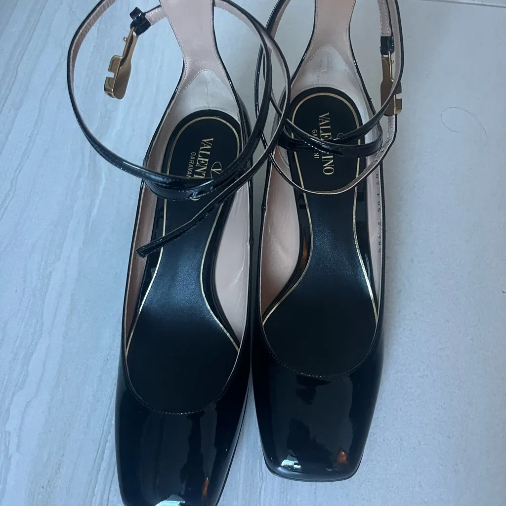 Valentino Patent Leather tan-go 60mm heel - Image 4