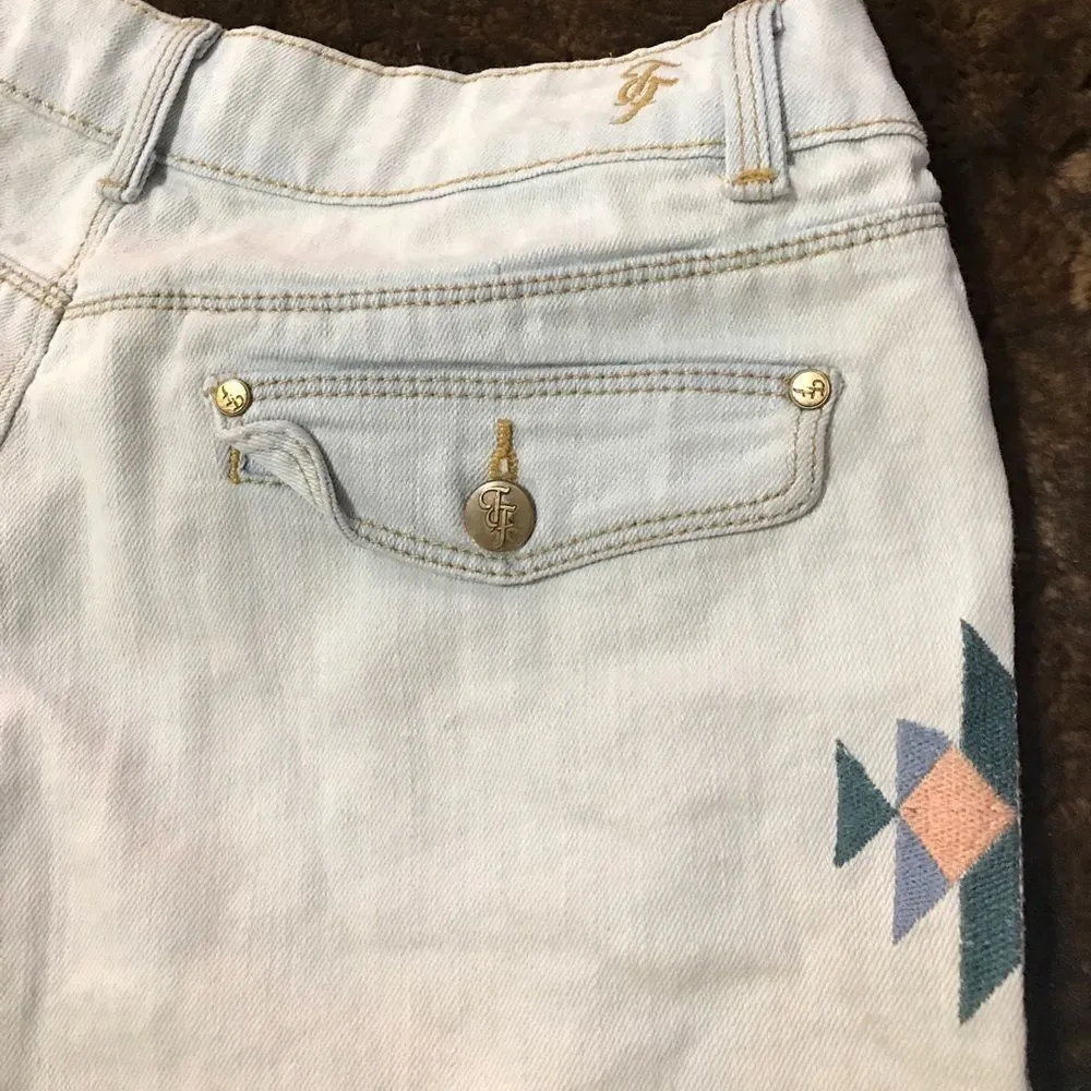 True Freedom‎ Embroidered Cutoff Shorts - Image 6