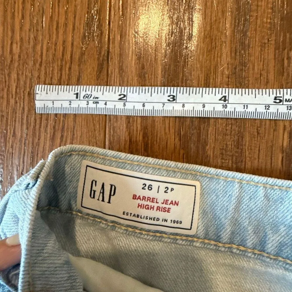 Gap barrel high rise light wash crop jeans size 2p - Image 5