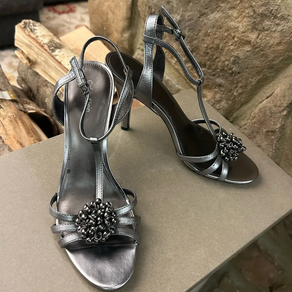 Calvin Klein Metallic Silver Heels 10 M great shape-light peeling inside - Image 2
