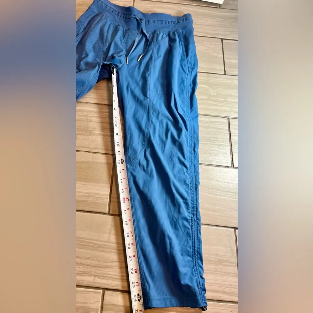 Dance Studio Mid-Rise Crop 25"
Soft Denim - Image 11