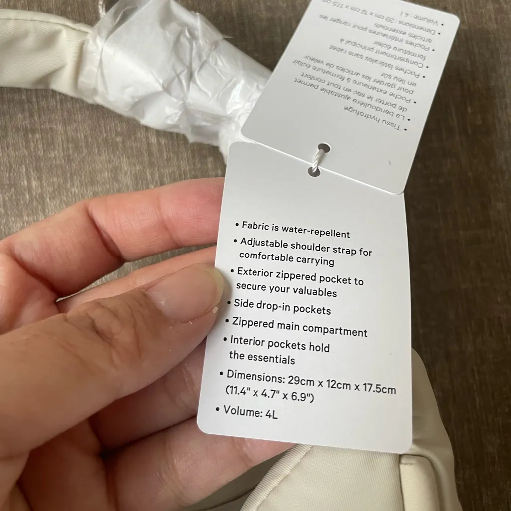 Lululemon  Mini Shoulder Bag 4L - Image 16