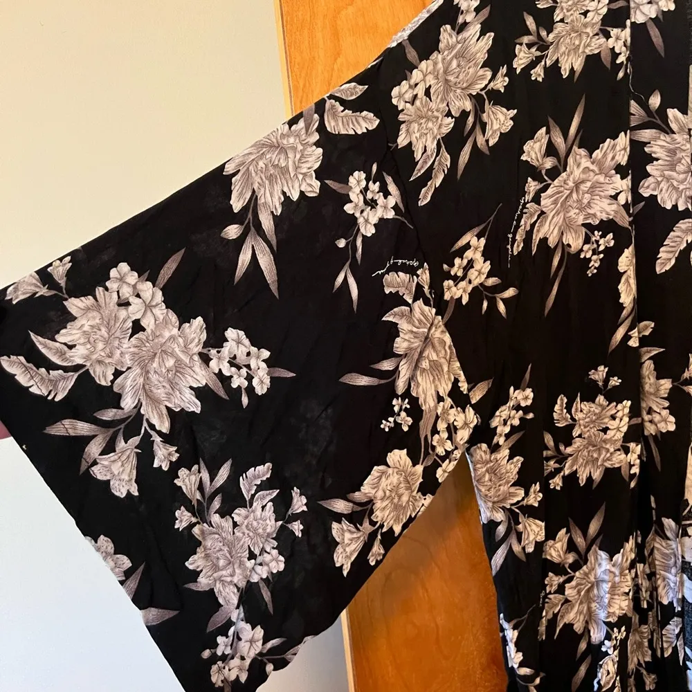 SPIRITUAL GANGSTER Black and White Floral Print Maya Kimono One Size - Image 3