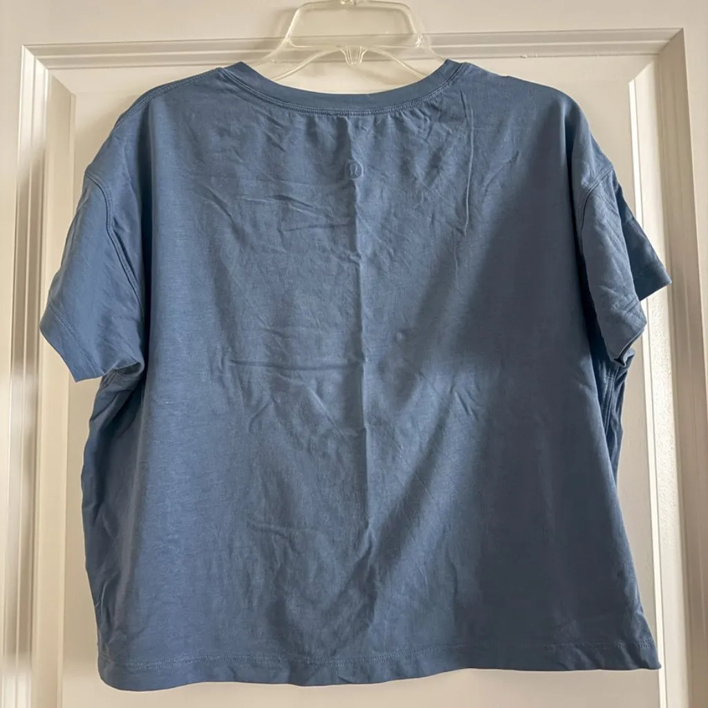 Lululemon Crop T Shirt Womens Size 4 - Image 2