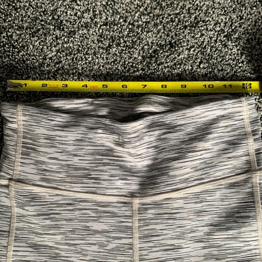 GapFit High Rise Blackout Spliced Leggings - Image 4