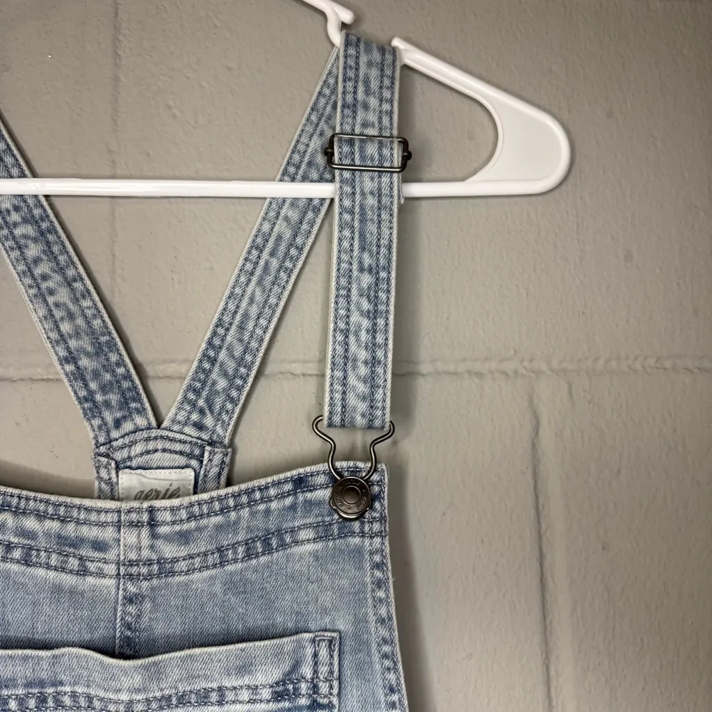 NWT Aerie Shortalls Short Overalls in Light Wash with Distressed Hem Women’s XS - Image 6
