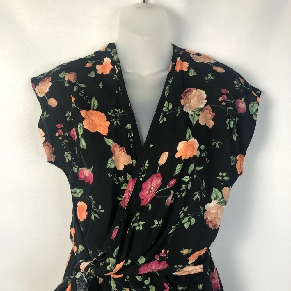 Boutique Ninexis Black Floral Surplice Wrap Short Sleeve Romper S - Image 7