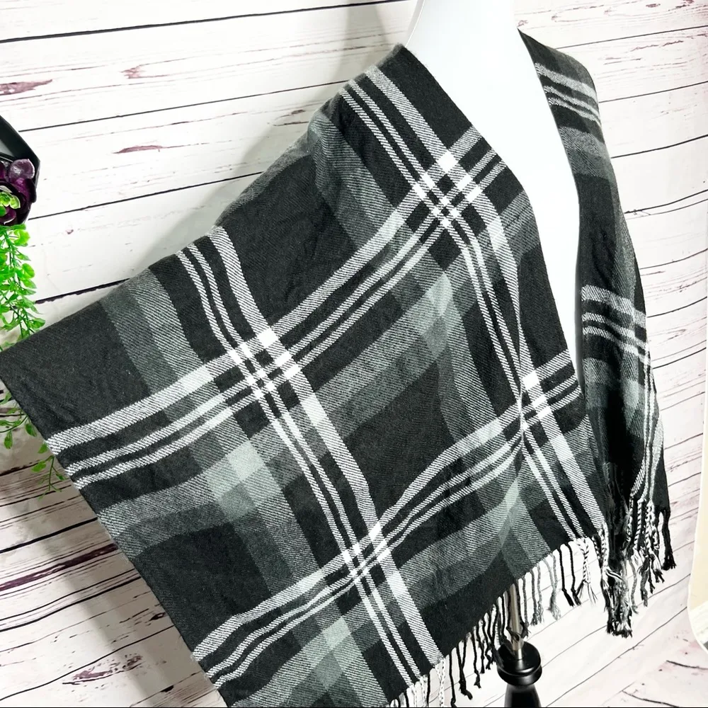 Gray & Black Plaid Flannel Blanket Kimono Shawl Wrap One Size Size undefined - Image 3