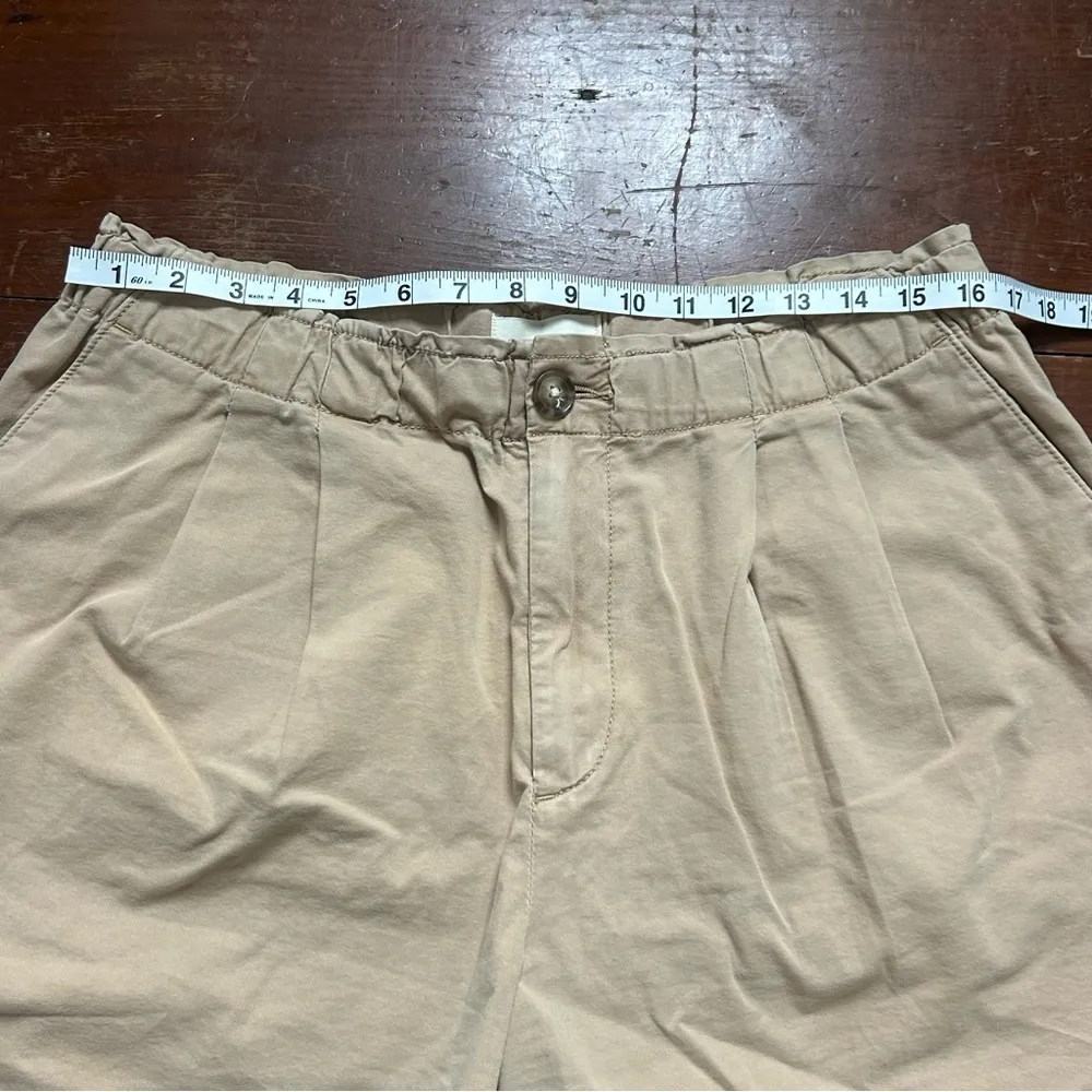 LOFT Women's Beige Cargo Shorts - Image 3