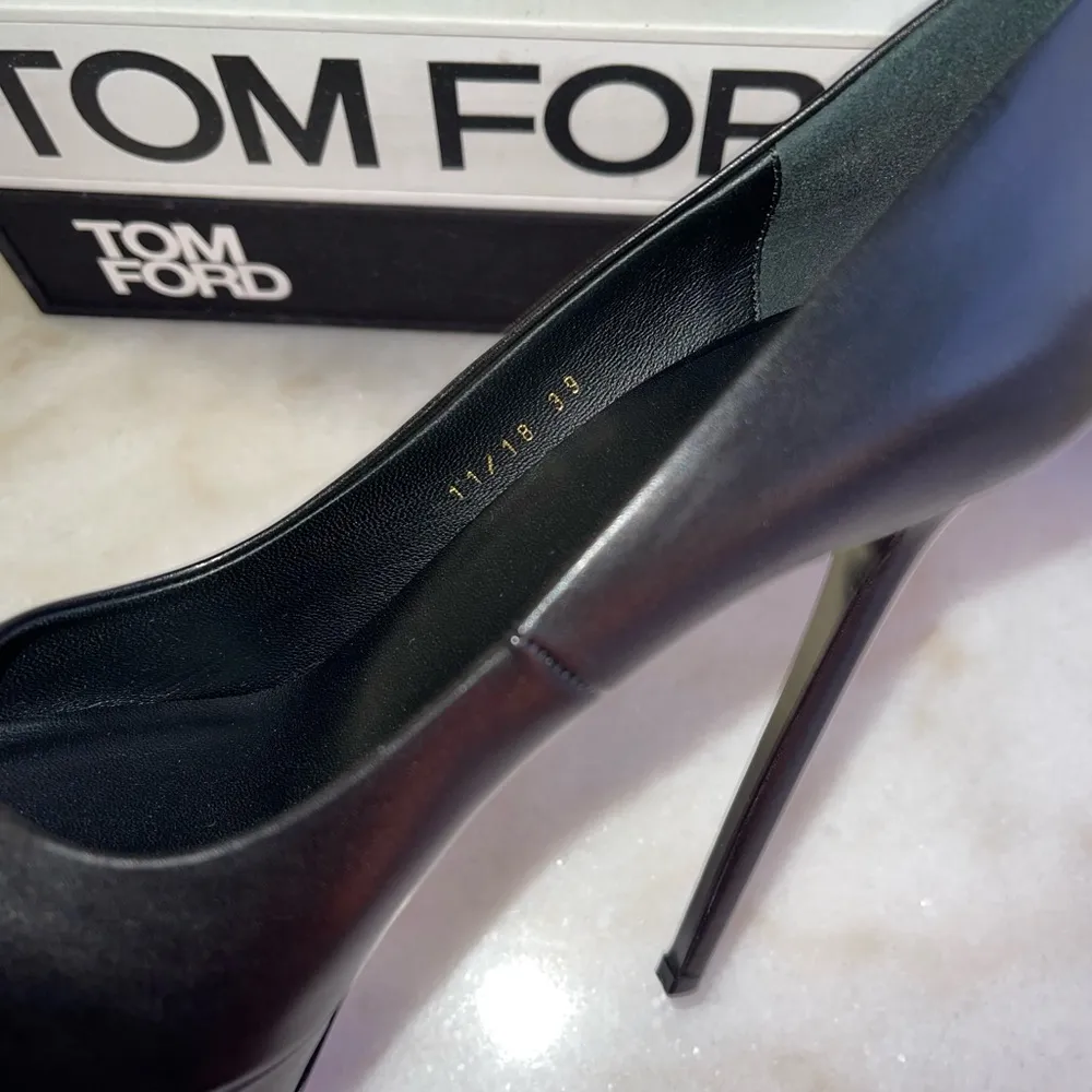 Versace Black Medusa Head Calfskin Leather Stiletto Platform Pump - Image 8