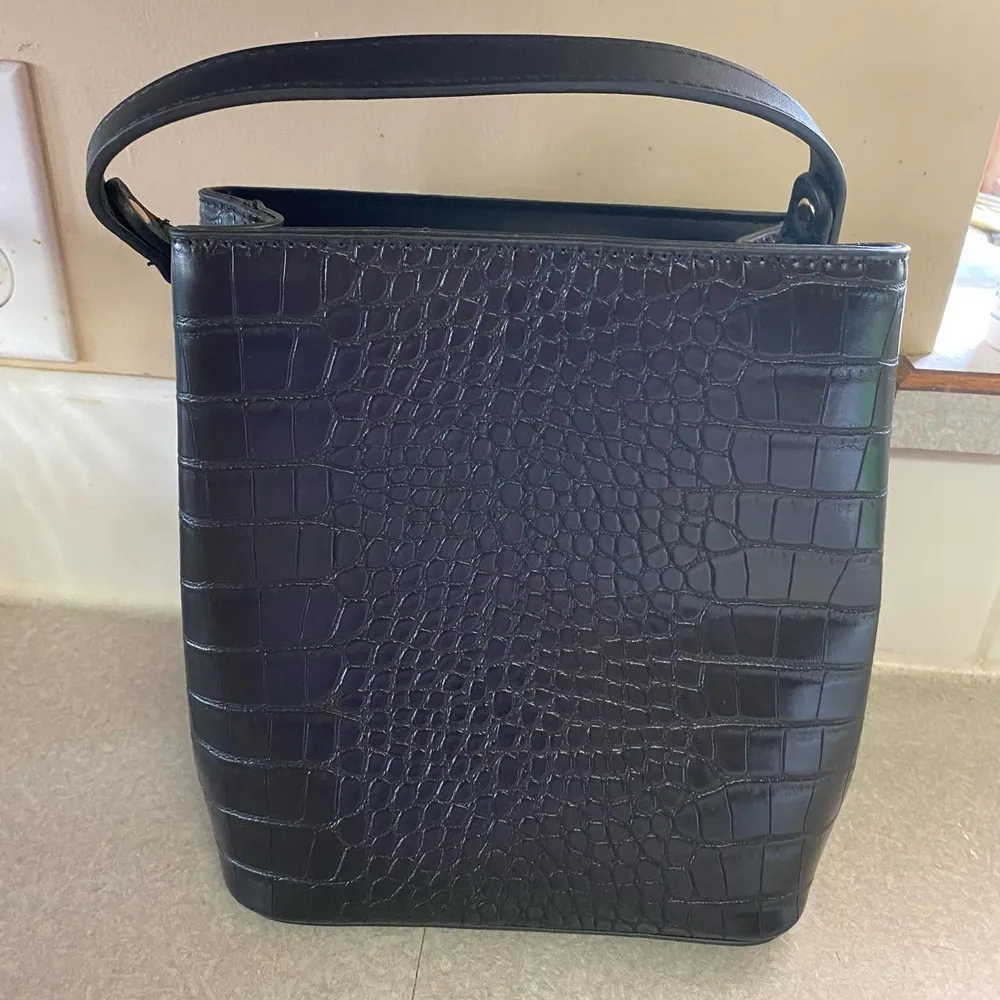 AOTA NEW Vegan Croc Embossed Elena Minimalist Quiet Luxury Preppy Bucket Crossb… Black - Image 3