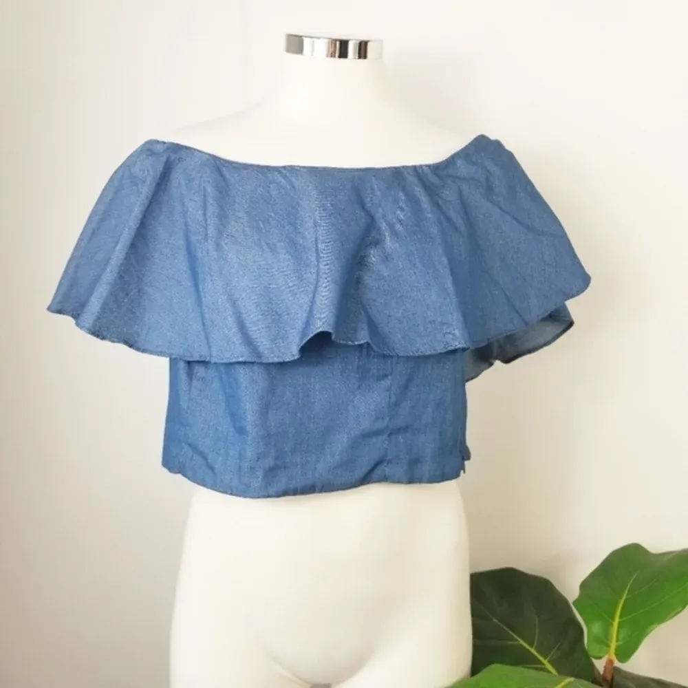 MUSTARD SEED Chambray Off‎ The Shoulder Crop Top - Image 4