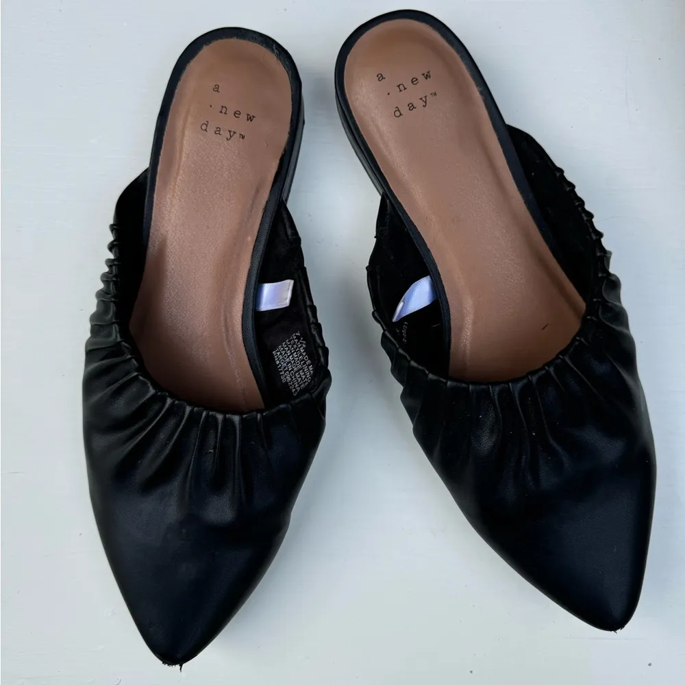 A New Day Womens Black Elle Slip On Pointed Toe Low Heel Shoes Sz 7.5 - Image 4