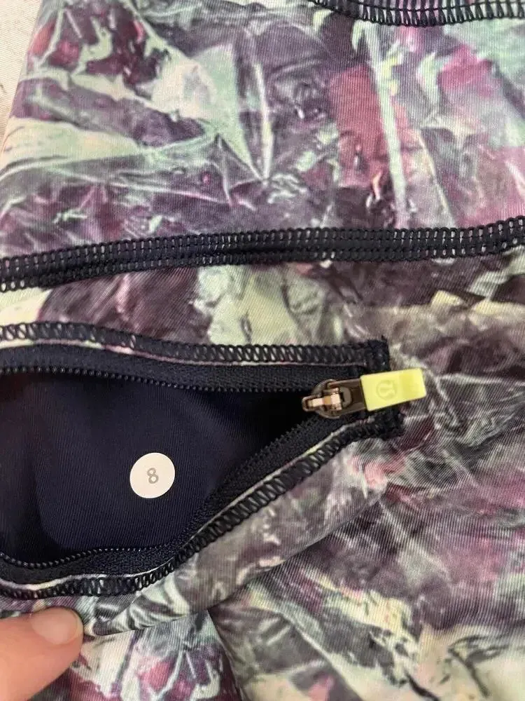 Women’s Lululemon Run Top Speed Crop SZ 8 -Iridescent Multi Luxtreme Leggings - Image 4