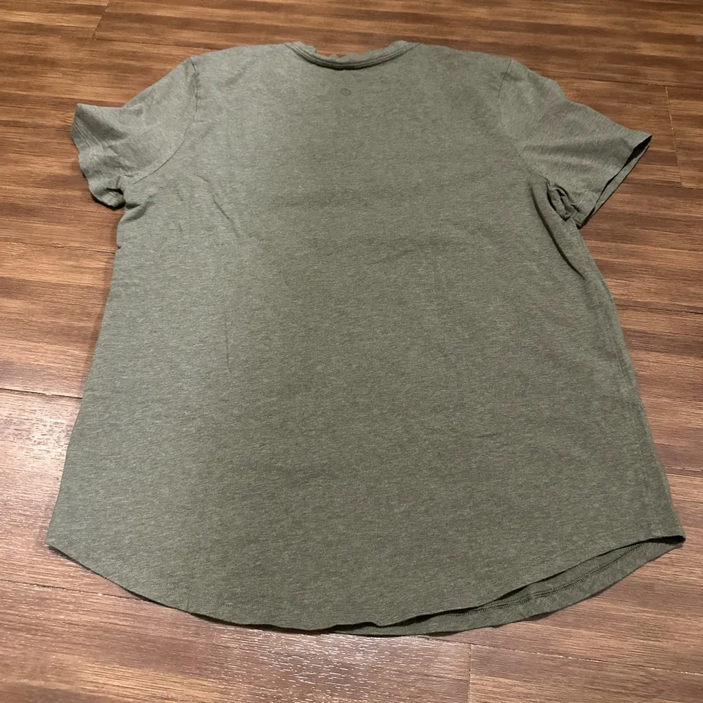 Lululemon love crew short sleeve organic cotton tshirt fits like a small 4 or 6 - Image 3