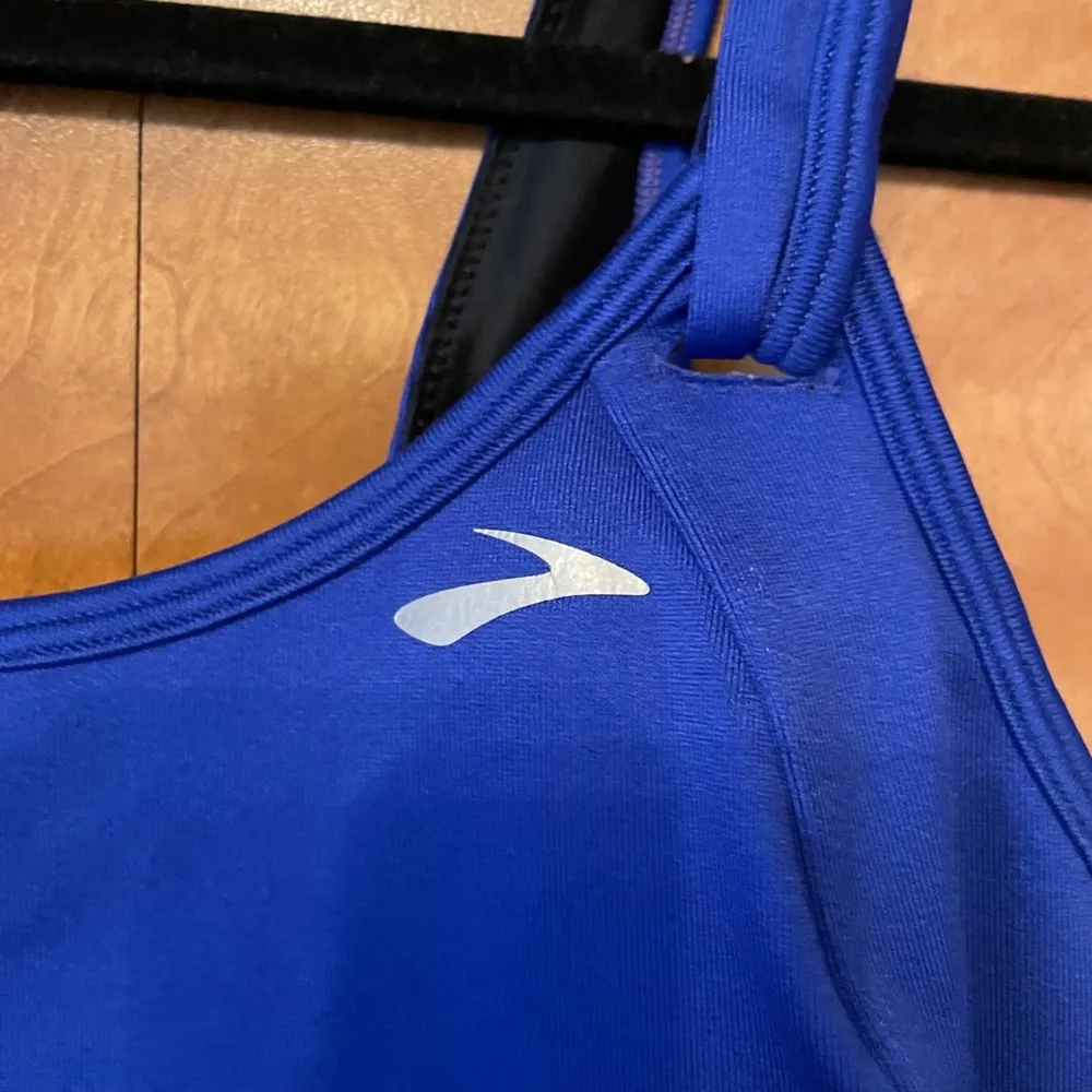 Speedo  Sports Bra Size Small - Image 2