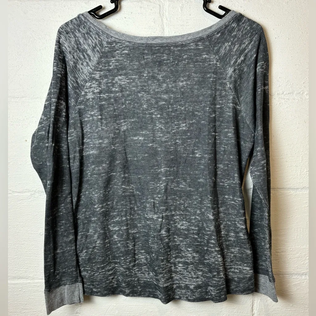 Abercrombie & Fitch Lightweight Y2K Grey Casual Long Sleeve Vneck Shirt Medium - Image 8