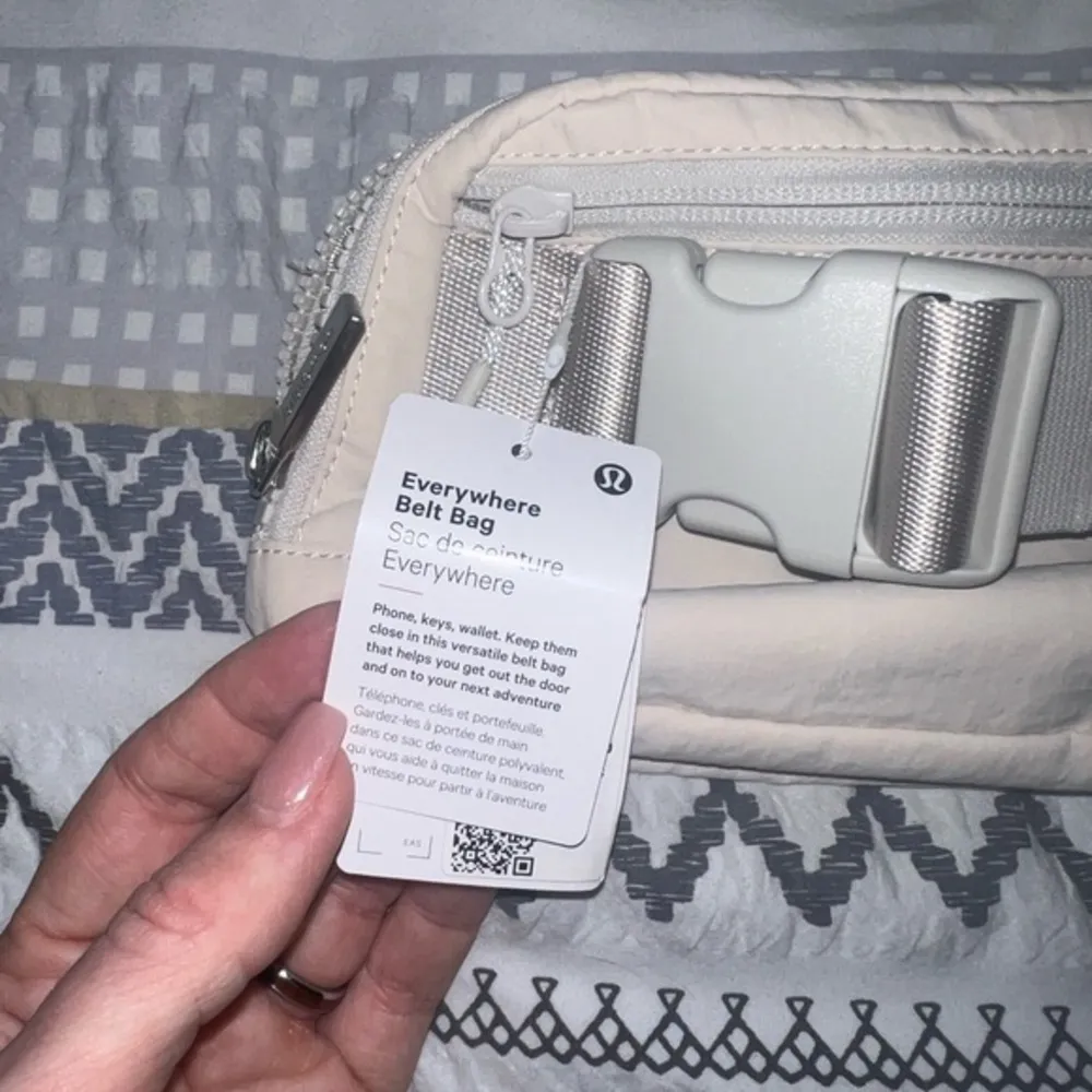 NWT lululemon‎ belt bag in white opal - Image 3