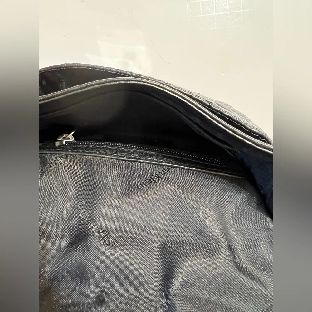 Calvin Klein crossbody mini clutch / purse, quilted - Image 5