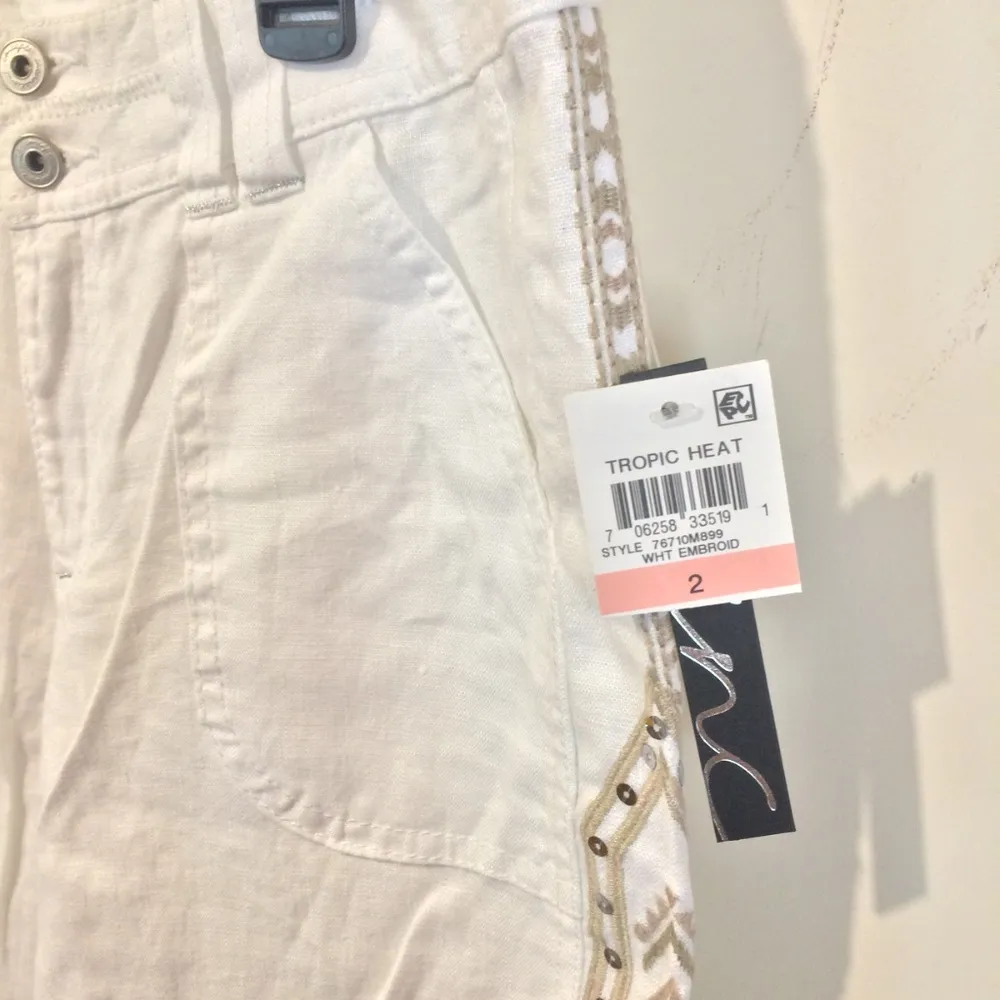 INC women's size 2 Aztec detail sequin embellished linen TROPIC HEAT capri pants - Image 6