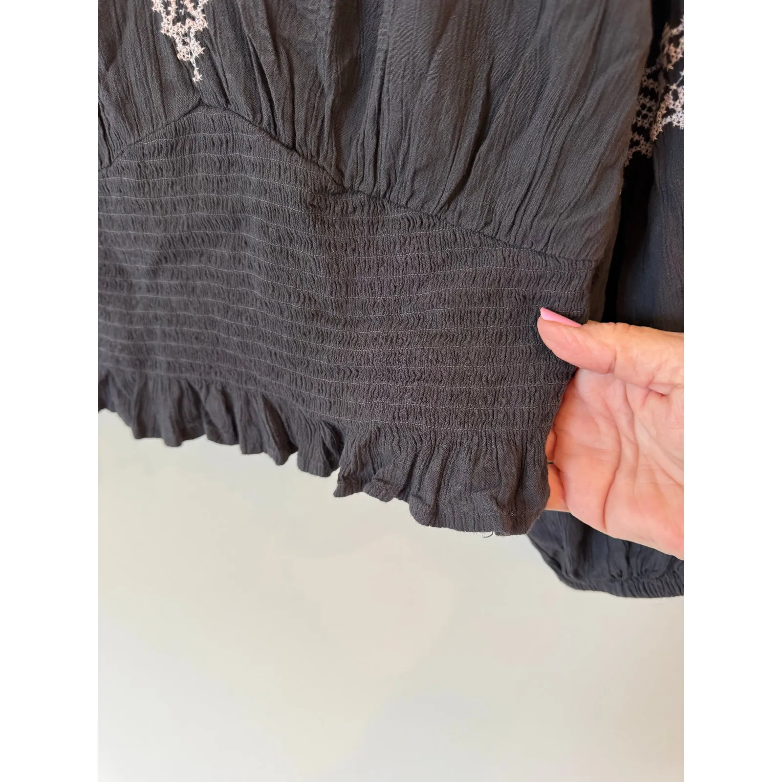 American Eagle Puff Sleeve Embroidered Smocked Crop Top Black Women's Medium - Image 4