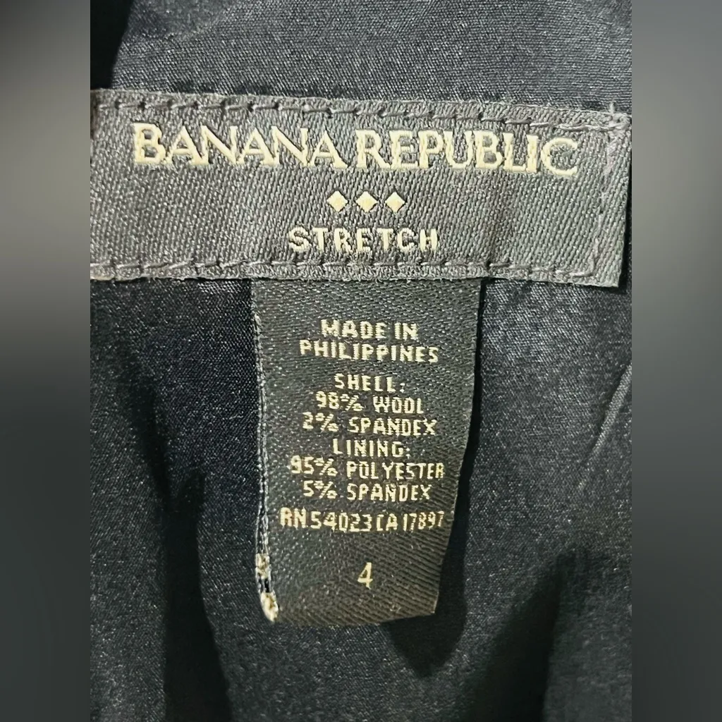 Banana republic stretch dress size 4
98% wool - Image 8