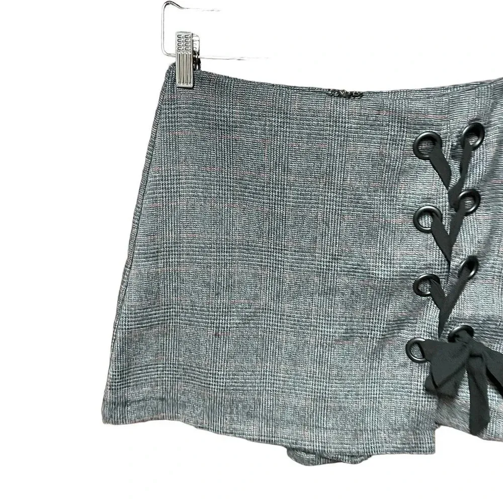 DO+BE‎ Lace Up Plaid Skort Black Gray Size Medium - Image 2